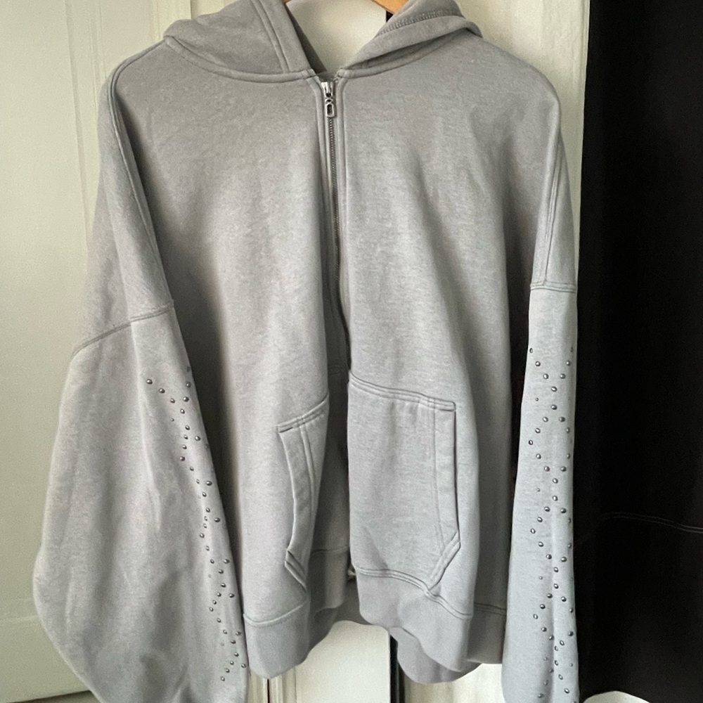 Hollister boxy fit zip-up hoodie. Size xl new tags removed